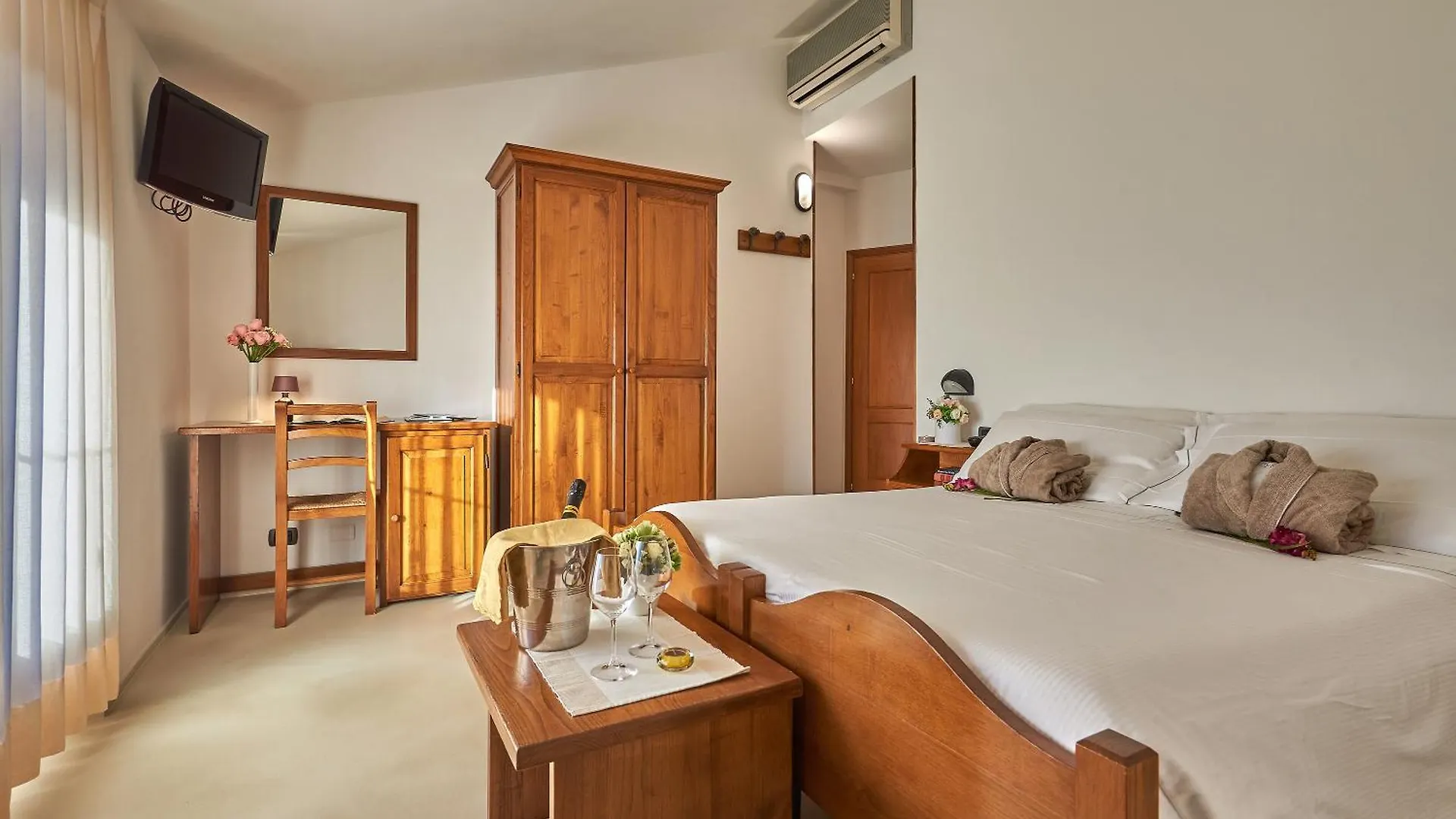 Hotel Casanova - Wellness Center La Grotta Etrusca San Quirico dʼOrcia