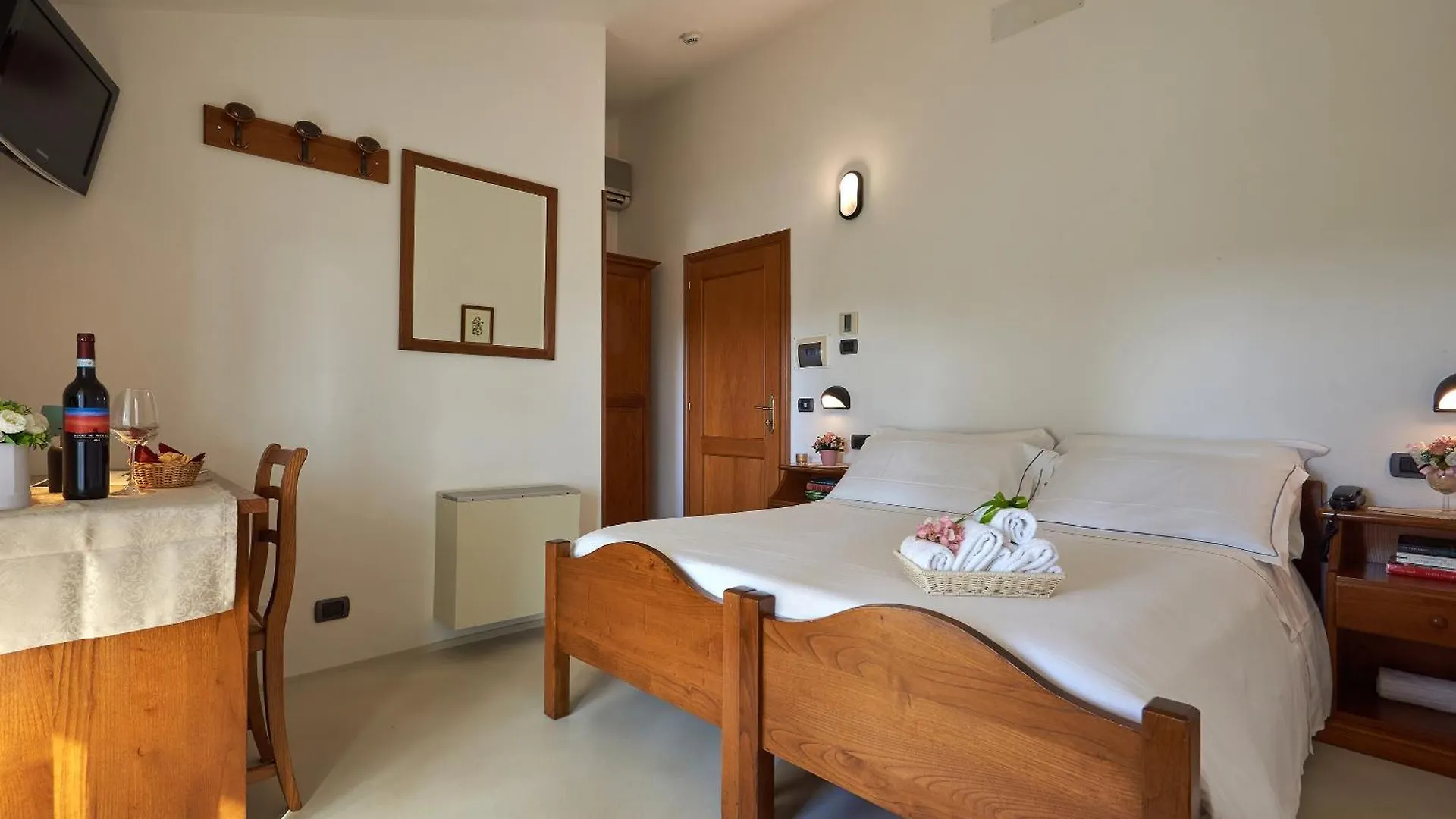 Casanova - Wellness Center La Grotta Etrusca Hotel San Quirico d'Orcia 3*,  Italy