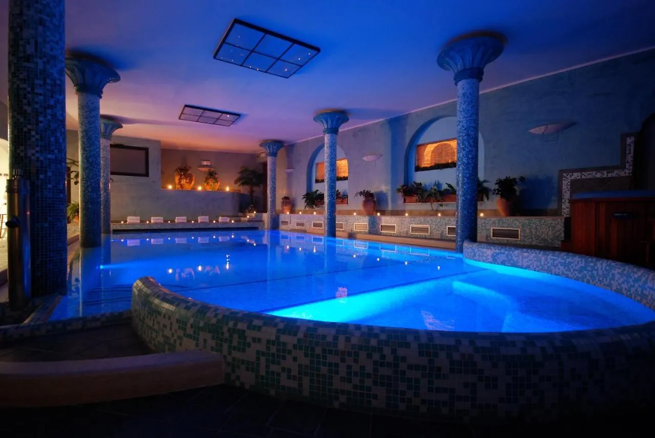 Hotel Casanova - Wellness Center La Grotta Etrusca San Quirico dʼOrcia 3*,  Italia